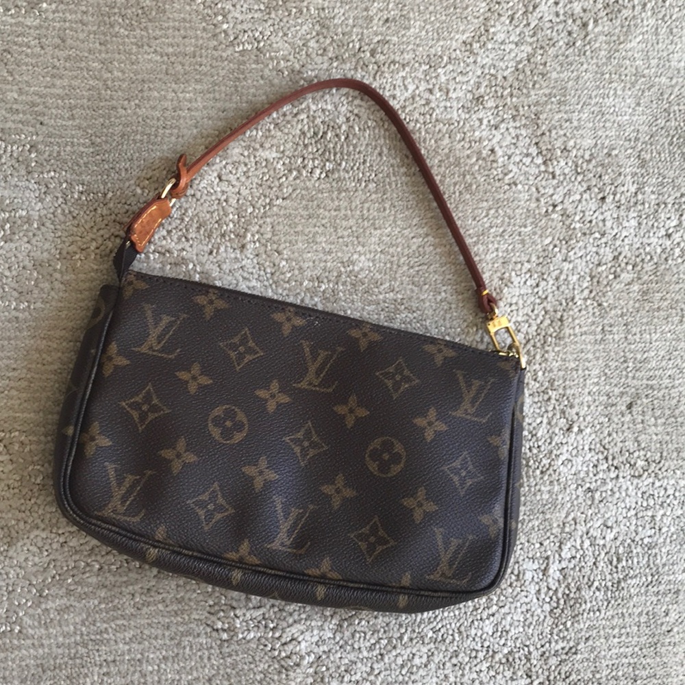 Louis Vuitton Pouchette Authentic